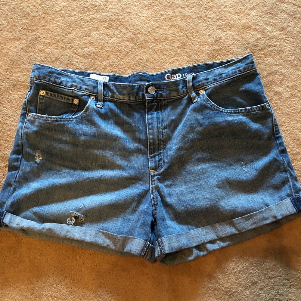 Gap Sexy Boyfriend cropped jean shorts. Size 33r